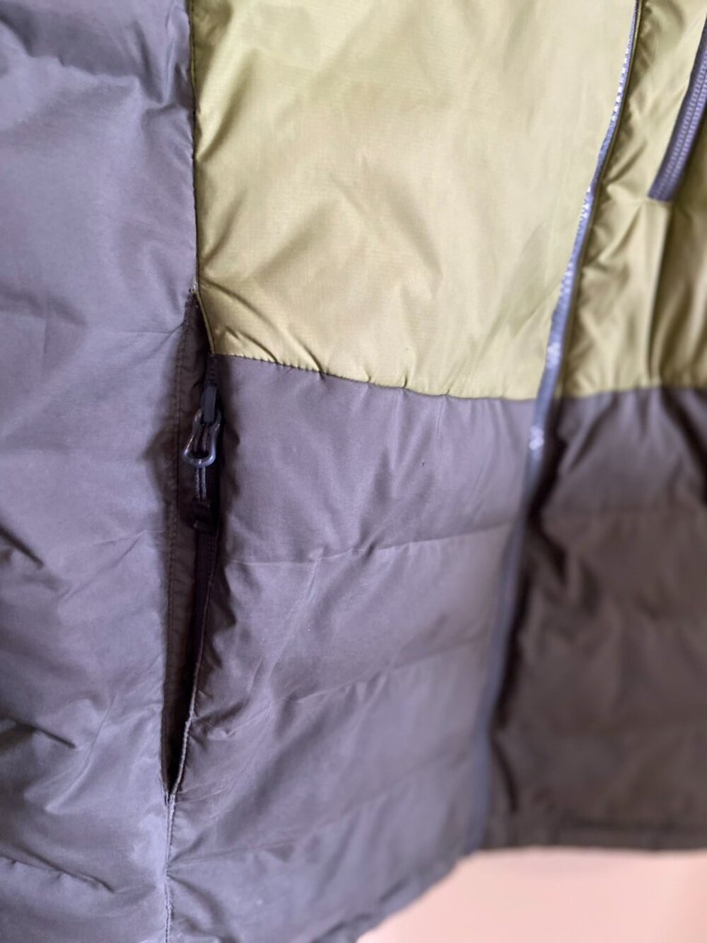 Simms West Fork Insulated Vest | Size M | Olive | PrimaLoft - Picture 7 of 11